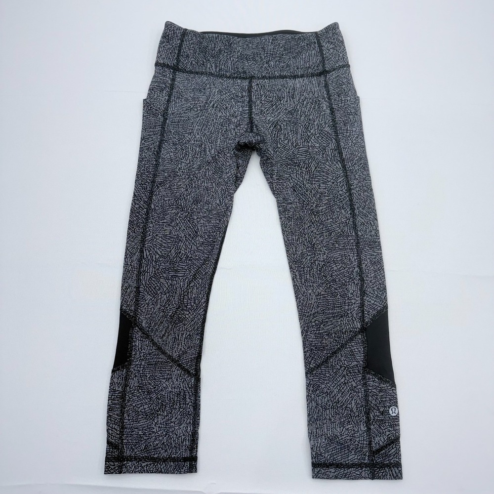 Lululemon Pace Rival Crop Line Up Luxtreme‎ Womens 4 White Black Squiggle Print